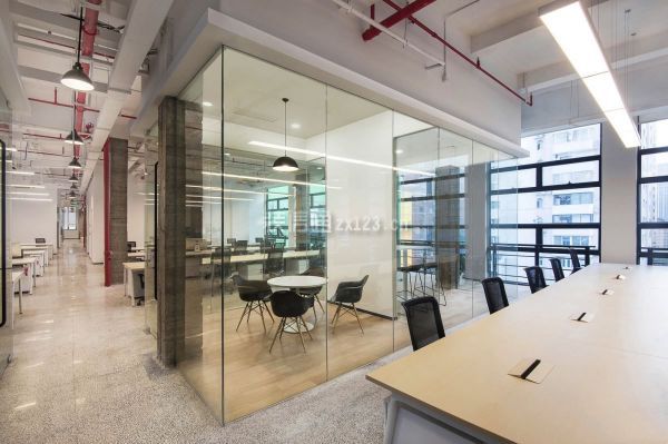 广州办公楼装修设计费用玻璃隔断