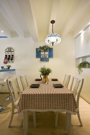 地中海风格家庭餐厅吊灯装修设计图