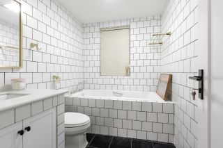 卫生间砖砌浴缸装潢设计效果图