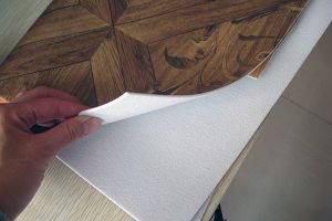 [成都积美筑家装饰]地板革究竟怎么样呢？铺地板革的危害有哪些呢？