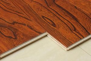 [南京红牛装饰公司]实木复合地板需要打蜡保养吗？