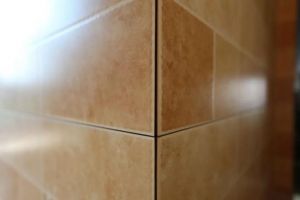 [太原东唐装饰公司]瓷砖铺贴时转角处理，做阳角线还是碰角？