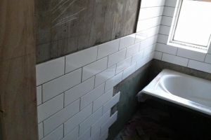 [太原兰舍装饰]卫生间铺瓷砖，地砖能不能上墙？