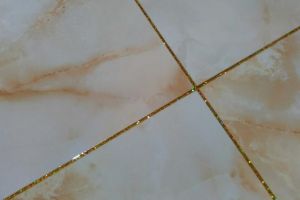 地板砖鼓起来怎么修复