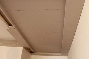 [大连德邦装饰]天花板裂痕如何处理好？天花板材料怎么选？