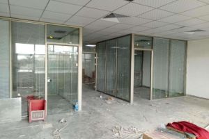 [西安瑞祥装饰]办公室玻璃隔断尺寸如何选择？