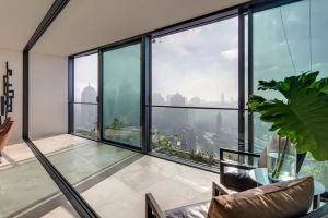 [上海朗域装饰]阳台装落地窗怎么样？落地窗安装优缺点