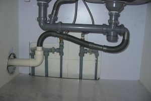 安装水管的步骤