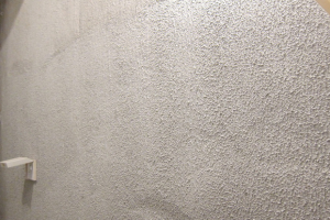 [天津东易日盛装饰]墙面刷防水了怎样贴砖牢固？墙面瓷砖贴不牢是怎么回事 ?