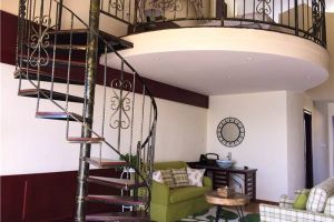 [南宁荣美装饰]复式楼梯如何设计，复式楼梯设计风格有哪些？
