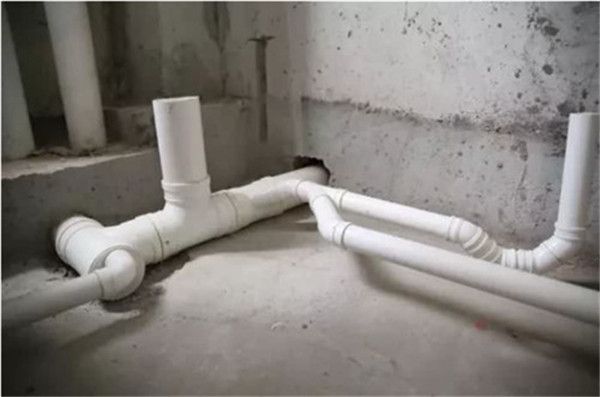 卫生间安装下水管