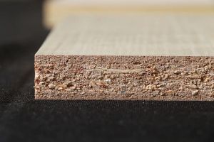 [遂宁尚品完美装饰]实木颗粒板和实木多层板哪个好？