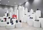 杭州时装鞋店铺室内展示台装修设计效果图