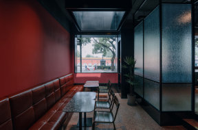 杭州咖啡馆红色墙面设计装修图