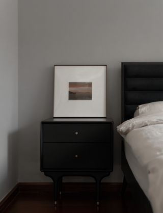 现代风格卧室床头柜设计效果图