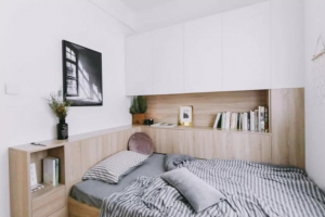 [太原都市时空装饰公司]卧室小怎么安排床和衣柜？