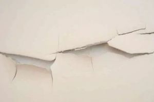 [临沂东易日盛装饰]乳胶漆墙面开裂是什么原因？墙面开裂后怎么解决?