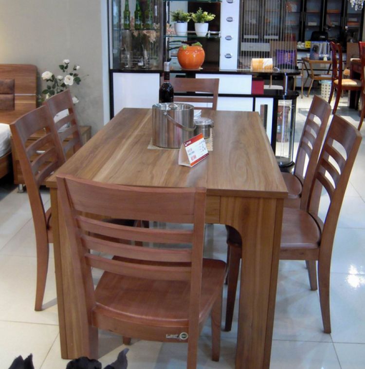 阳光林森简约餐桌