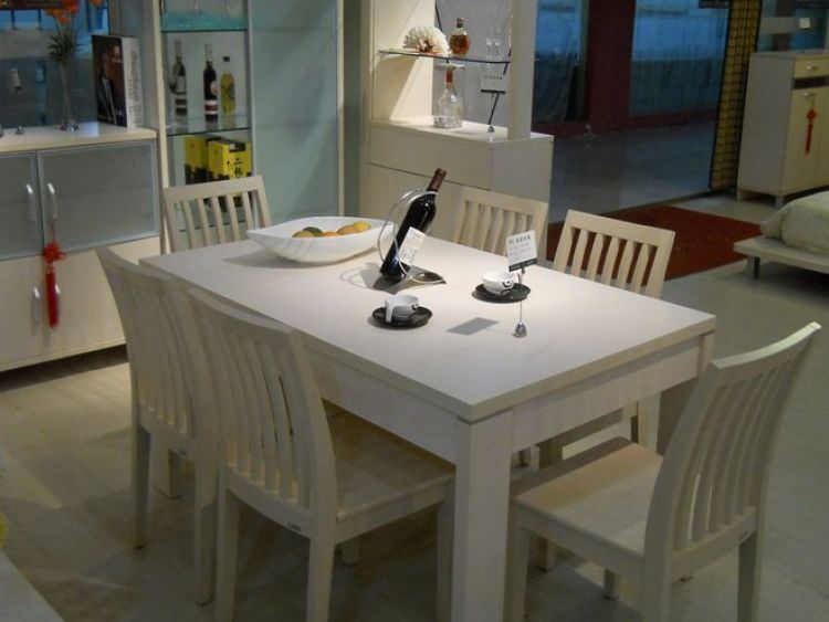 阳光林森实木餐桌