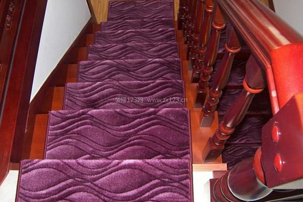 什么材质的楼梯地毯好
