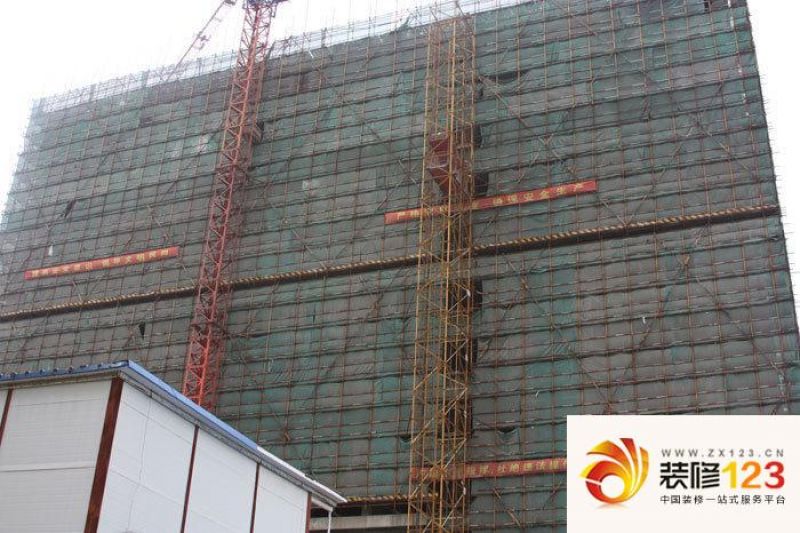 南通国际贸易中心实景图在建的中国人民银行20100505